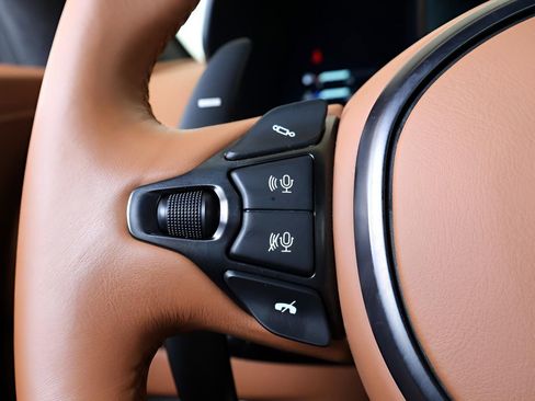 Used 2023 Aston Martin V8 Vantage Base image 19