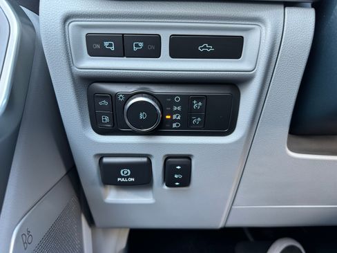 Used 2022 Ford F150 Limited image 23