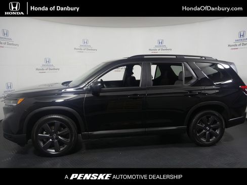 Used 2025 Honda Pilot Sport image 1