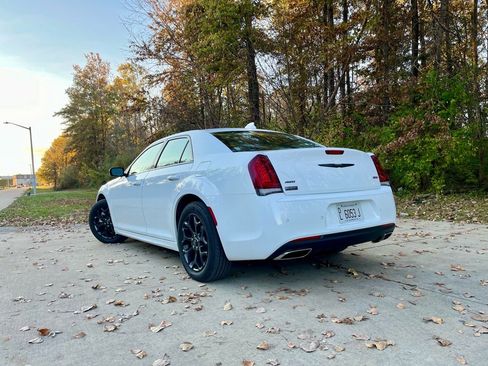 New 2023 Chrysler 300 Touring L w/ Popular Equipment Group image 6
