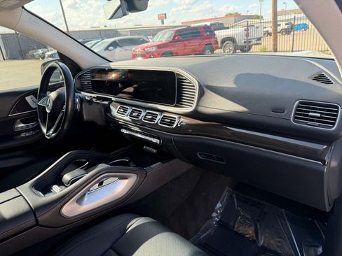 Used 2024 Mercedes-Benz GLS 450 4MATIC image 18