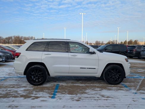 Used 2019 Jeep Grand Cherokee Altitude image 5