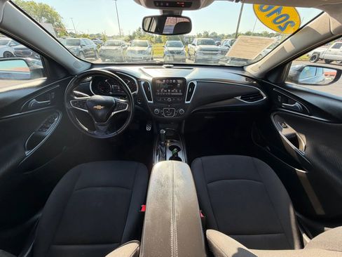 Used 2016 Chevrolet Malibu LT FWD image 12