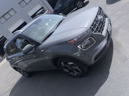 Used 2021 Hyundai Venue SEL w/ Cargo Package FWD image 2