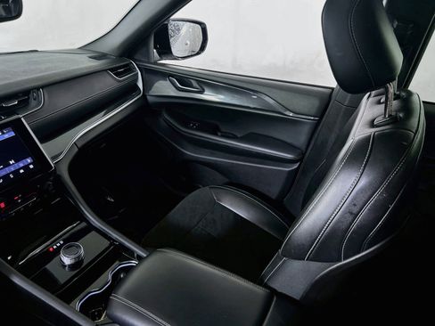 Used 2023 Jeep Grand Cherokee L Laredo image 23