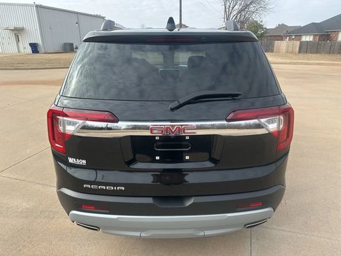 Used 2023 GMC Acadia SLE w/ Driver Convenience Package image 4