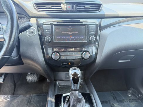 Used 2022 Nissan Rogue Sport SV image 11