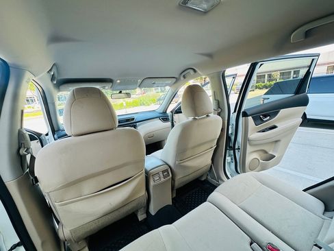 Used 2016 Nissan Rogue S w/ Appearance Package FWD image 17