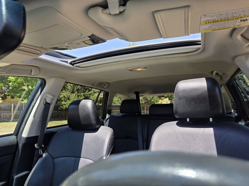 Used 2012 Subaru Outback 3.6R Limited w/ Moonroof Pkg AWD/4WD image 33