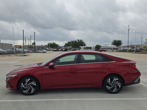 Used 2025 Hyundai Elantra SEL FWD image 7