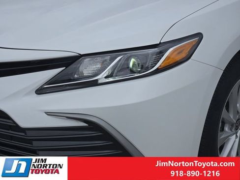 Used 2024 Toyota Camry LE w/ Convenience Package FWD image 11
