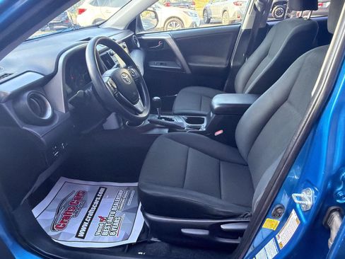 Used 2018 Toyota RAV4 LE w/ All Weather Liner Package AWD/4WD image 10