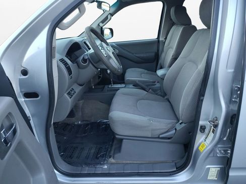 Used 2014 Nissan Frontier SV image 17