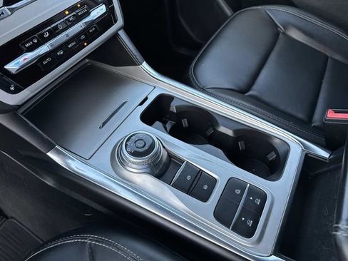 Certified 2022 Ford Explorer XLT w/ Equipment Group 202A image 27