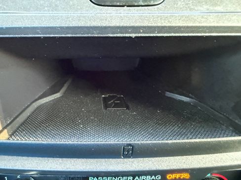 Used 2021 Ford Transit Connect XLT image 39