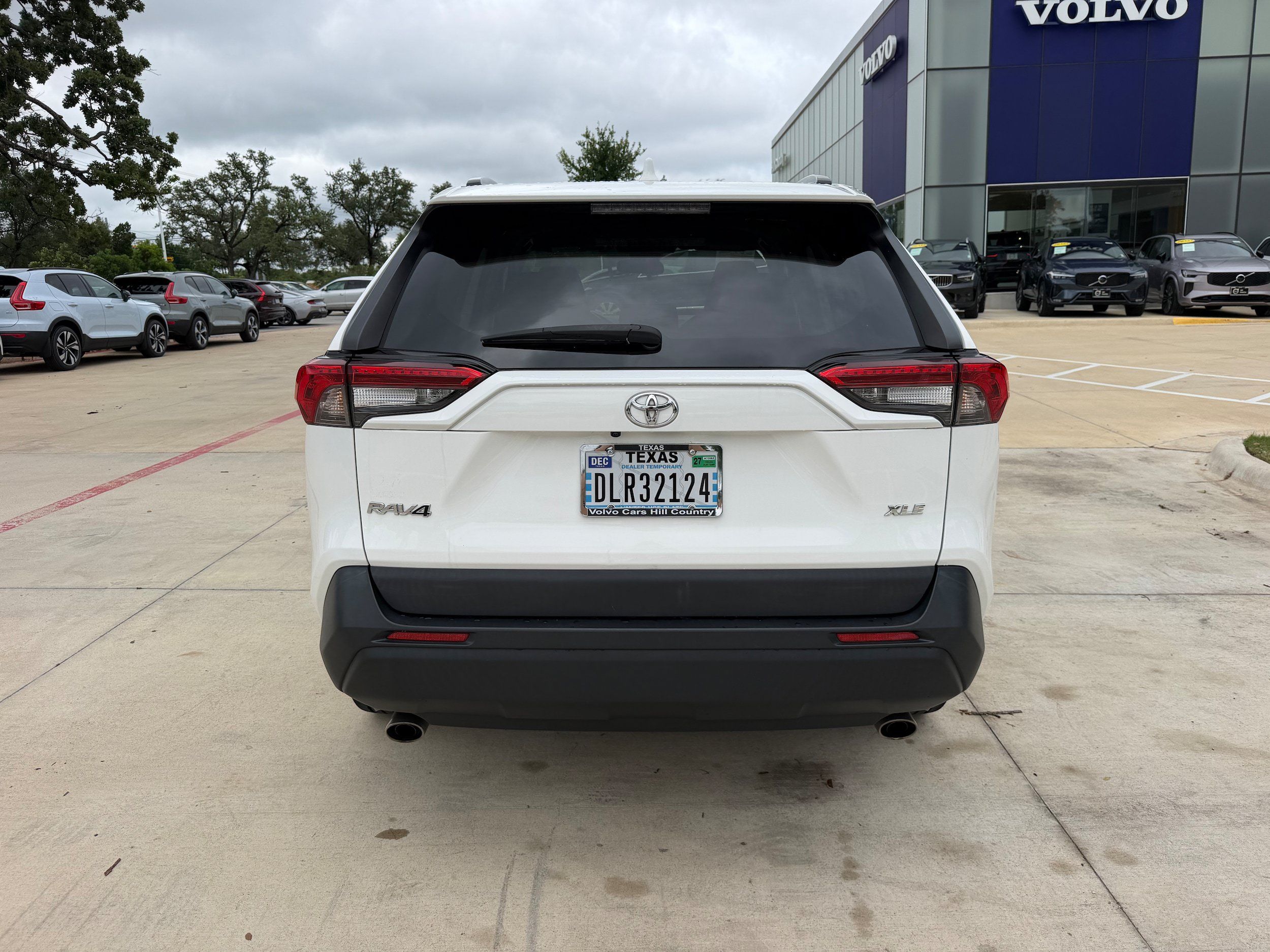 Used 2022 Toyota RAV4 XLE FWD image 5