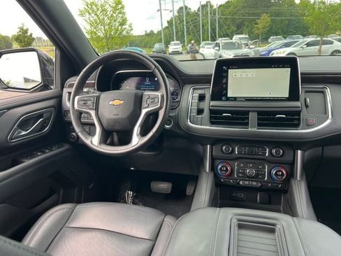Used 2022 Chevrolet Suburban LT w/ Luxury Package AWD/4WD image 18