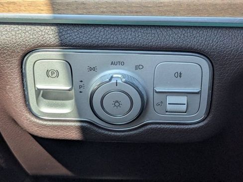 Used 2022 Mercedes-Benz GLS 450 4MATIC image 32
