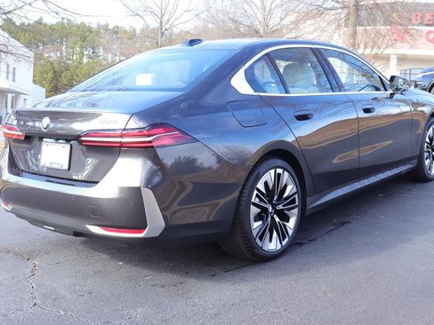 Used 2025 BMW 530i w/ Executive Package image 7