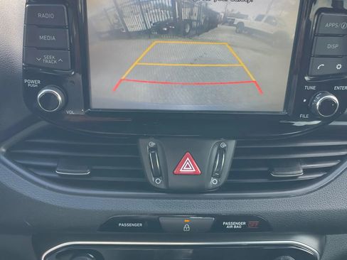 Used 2019 Hyundai Elantra GT FWD image 25