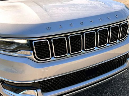 Used 2024 Jeep Wagoneer L Series II w/ Flexible Seating Group AWD/4WD image 30