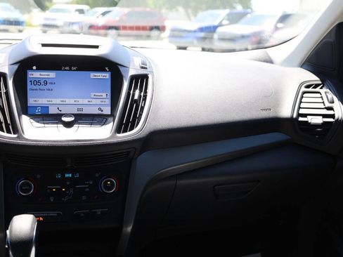 Used 2018 Ford Escape SE w/ SE Sync 3 Package AWD/4WD image 24