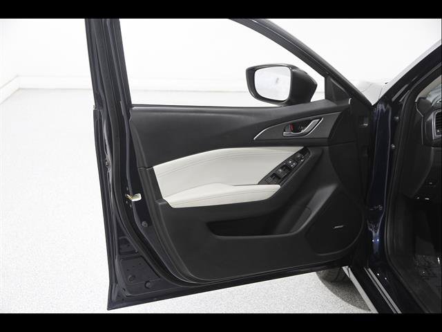 Used 2017 MAZDA MAZDA3 Grand Touring FWD image 4
