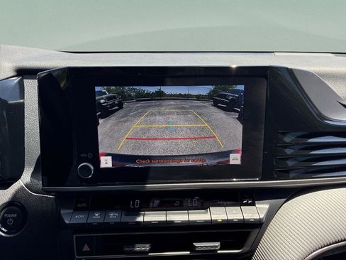 Used 2025 Toyota Camry SE w/ Convenience Package FWD image 23