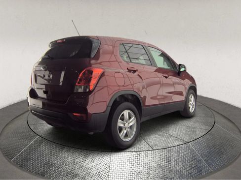 Used 2021 Chevrolet Trax LS w/ Tint and Cruise Package AWD/4WD image 2