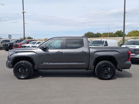 Used 2024 Toyota Tundra Platinum AWD/4WD image 2