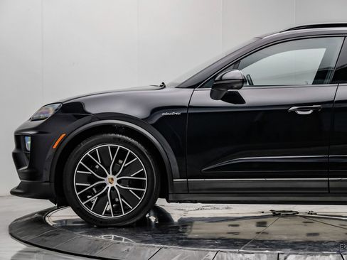 Used 2025 Porsche Macan 4 Electric AWD/4WD image 7
