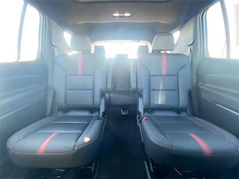 Used 2024 Chevrolet Traverse RS image 25