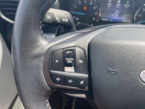 Used 2020 Ford Explorer XLT w/ Equipment Group 202A AWD/4WD image 15