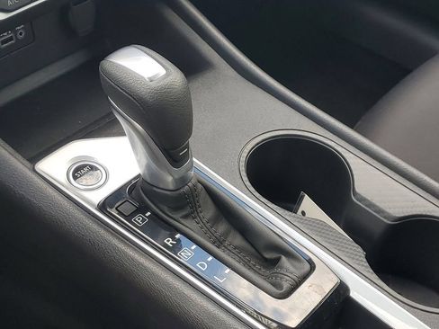 Used 2025 Nissan Altima 2.5 SV FWD image 32