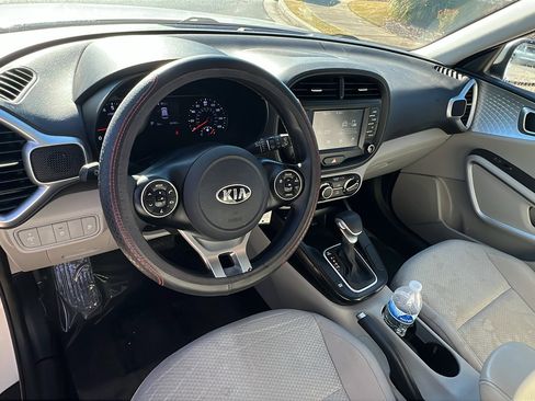 Used 2020 Kia Soul LX image 23