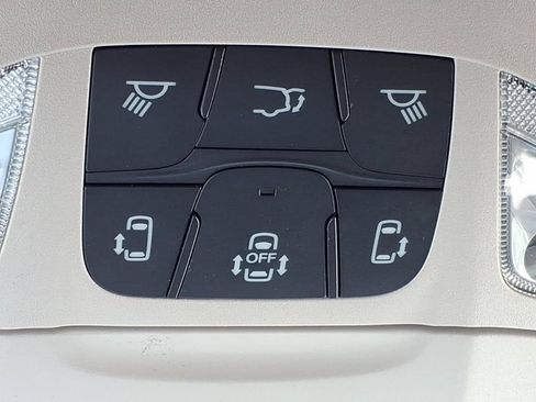 Used 2023 Chrysler Pacifica Touring-L FWD image 21