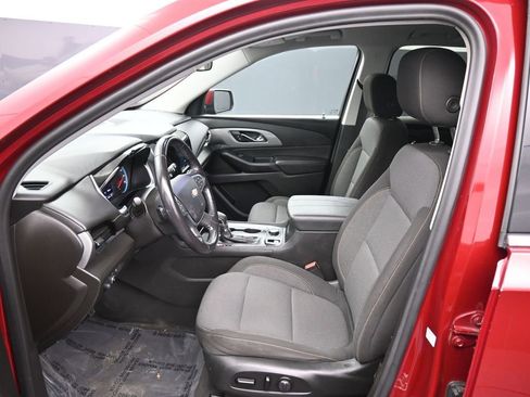 Used 2021 Chevrolet Traverse LT image 18