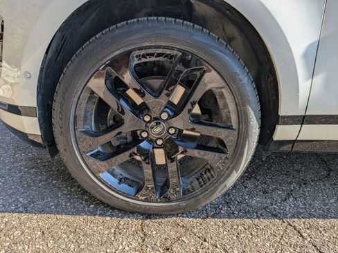 Used 2026 Land Rover Range Rover Evoque Dynamic SE image 21