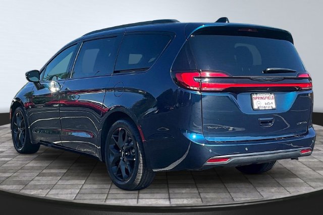 Used 2025 Chrysler Pacifica Limited FWD image 4