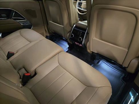 New 2025 Land Rover Range Rover Long Wheelbase SE image 11