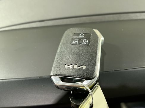 Used 2024 Kia Carnival SX Prestige image 27