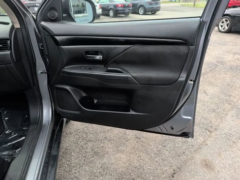 Used 2019 Mitsubishi Outlander ES FWD image 10
