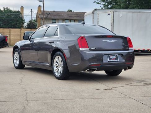 Used 2021 Chrysler 300 Touring L RWD image 3