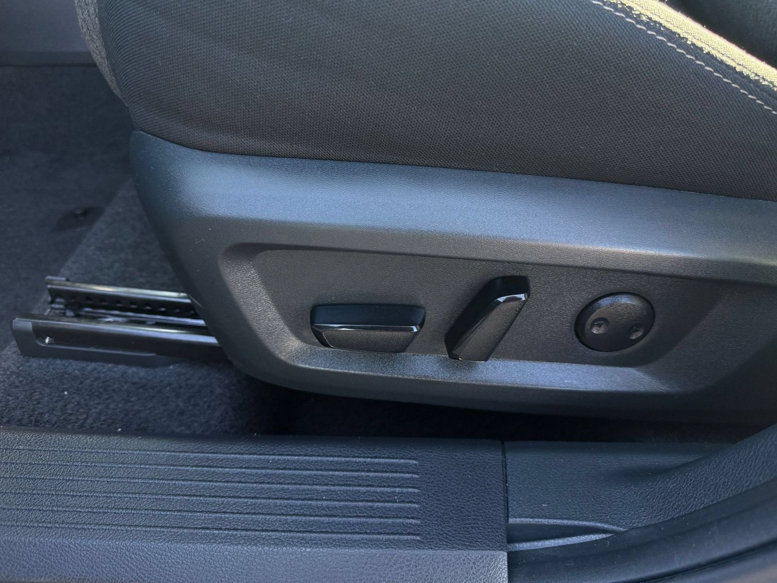 Used 2026 Nissan Rogue SV AWD/4WD image 21
