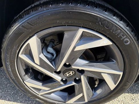 Used 2025 Hyundai Elantra Sport image 9