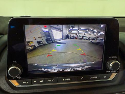 Used 2023 Nissan Rogue S image 18