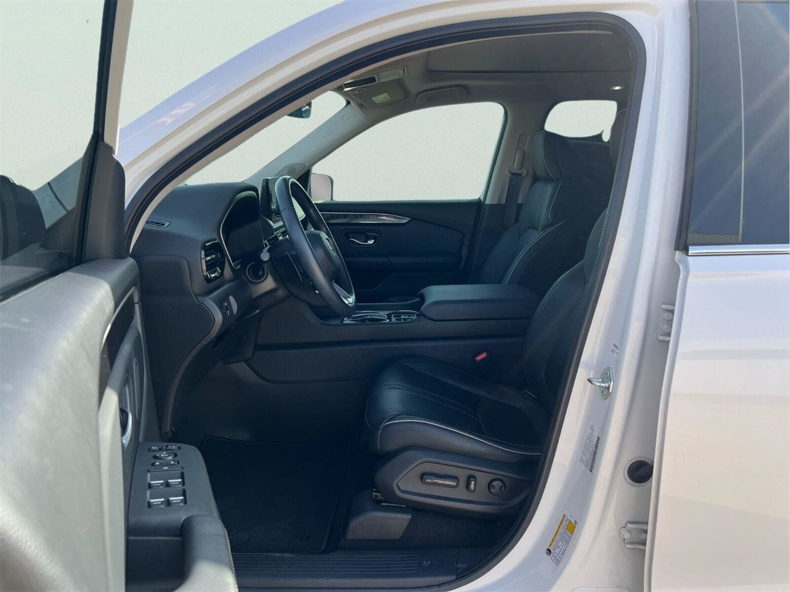 Used 2023 Honda Pilot Elite image 11