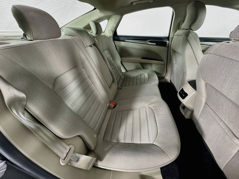 Used 2019 Ford Fusion SE FWD image 25