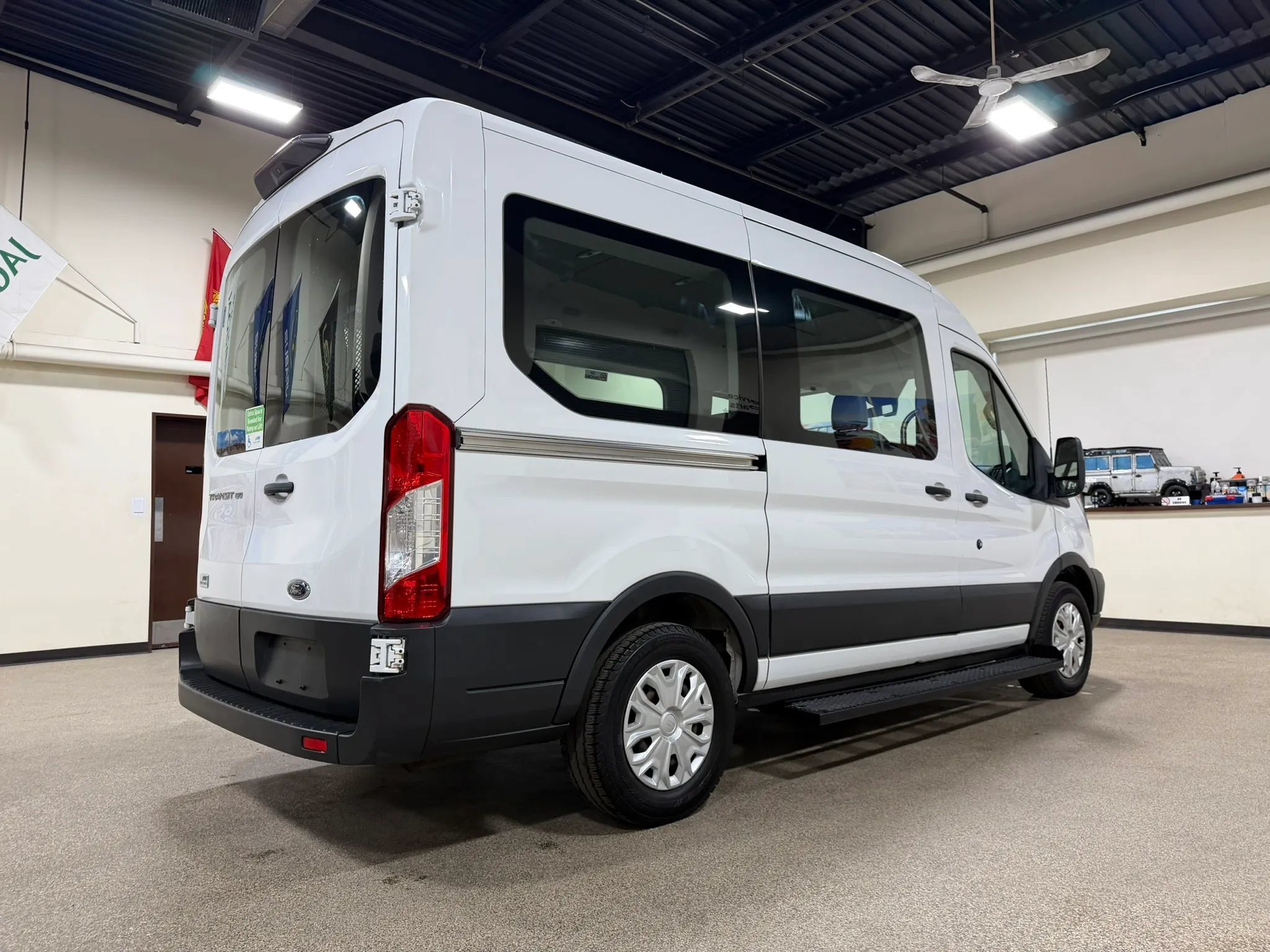 Used 2018 Ford Transit 150 XL RWD image 6