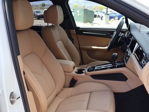 New 2026 Porsche Macan image 26